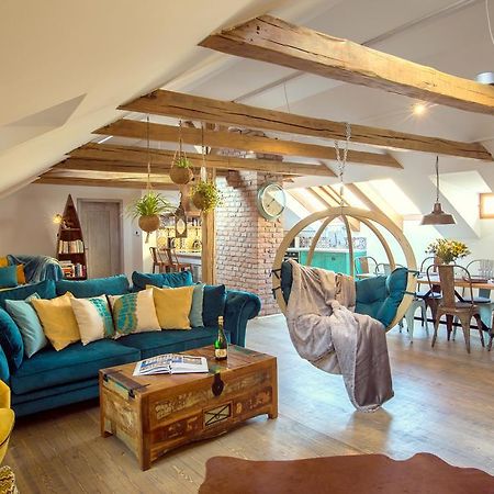 Bohemian Chic 2 Bedroom 2 Bathroom Loft With Hanging Chair ปราก ภายนอก รูปภาพ