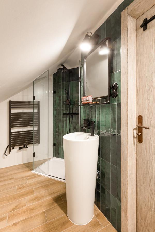 Bohemian Chic 2 Bedroom 2 Bathroom Loft With Hanging Chair ปราก ภายนอก รูปภาพ