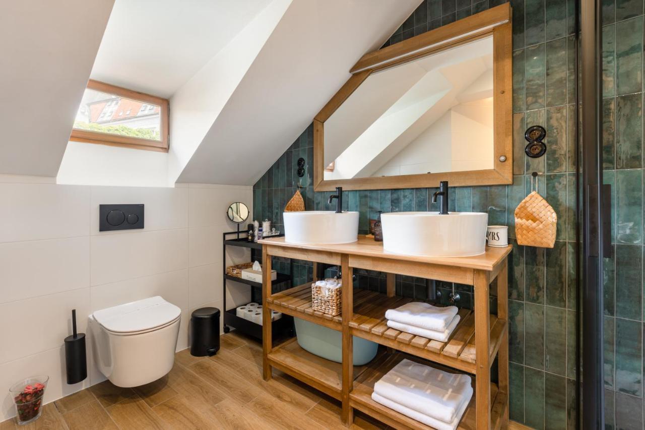 Bohemian Chic 2 Bedroom 2 Bathroom Loft With Hanging Chair ปราก ภายนอก รูปภาพ