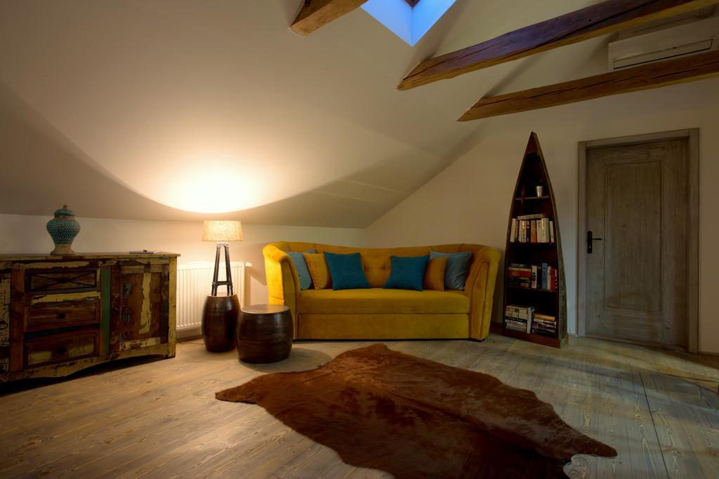 Bohemian Chic 2 Bedroom 2 Bathroom Loft With Hanging Chair ปราก ภายนอก รูปภาพ