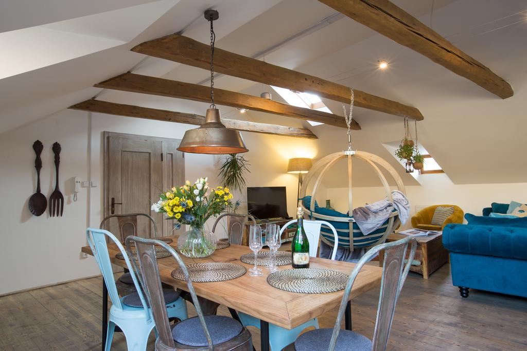 Bohemian Chic 2 Bedroom 2 Bathroom Loft With Hanging Chair ปราก ภายนอก รูปภาพ