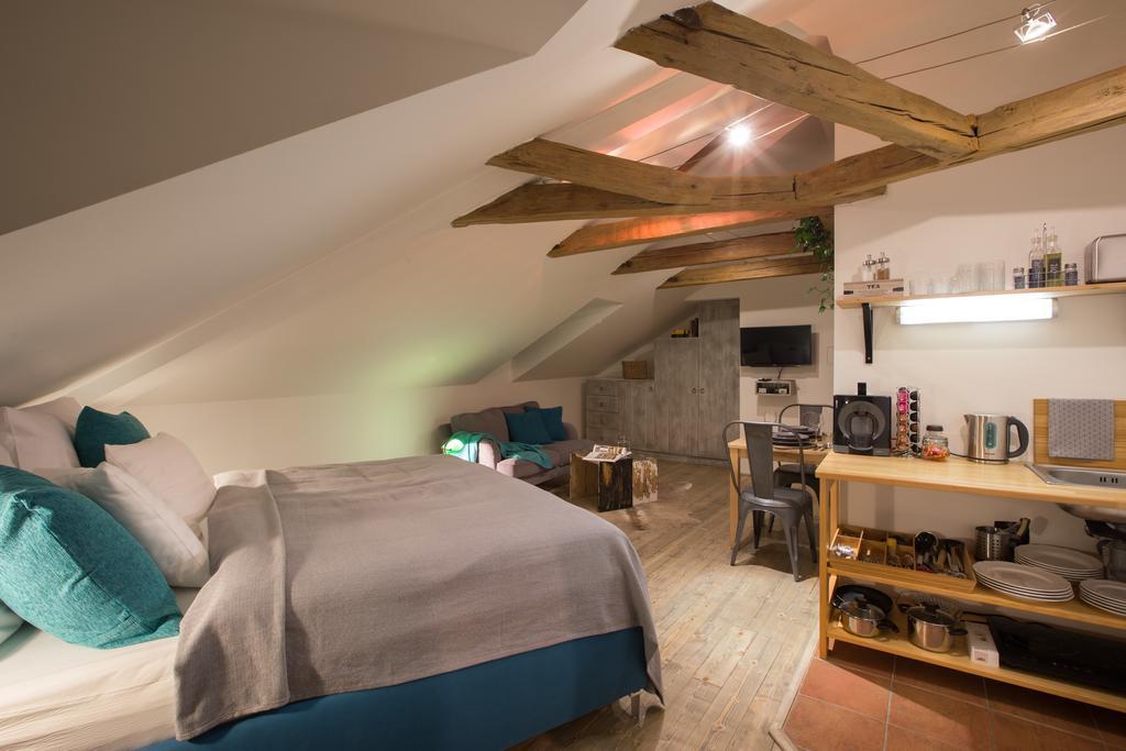 Bohemian Chic 2 Bedroom 2 Bathroom Loft With Hanging Chair ปราก ภายนอก รูปภาพ